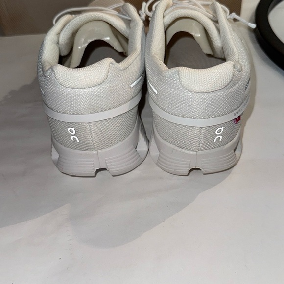New On cloud On Running White Athletic Shoes men’s size 7 - Picture 3 of 5